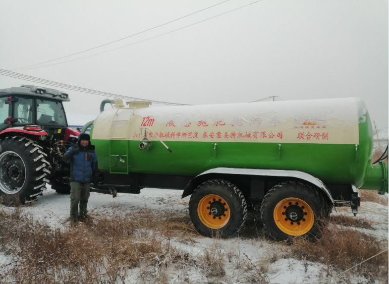 黑龍江省大慶市林甸縣花園鎮(zhèn)永興村12立方液態(tài)肥拋灑車(pic2)